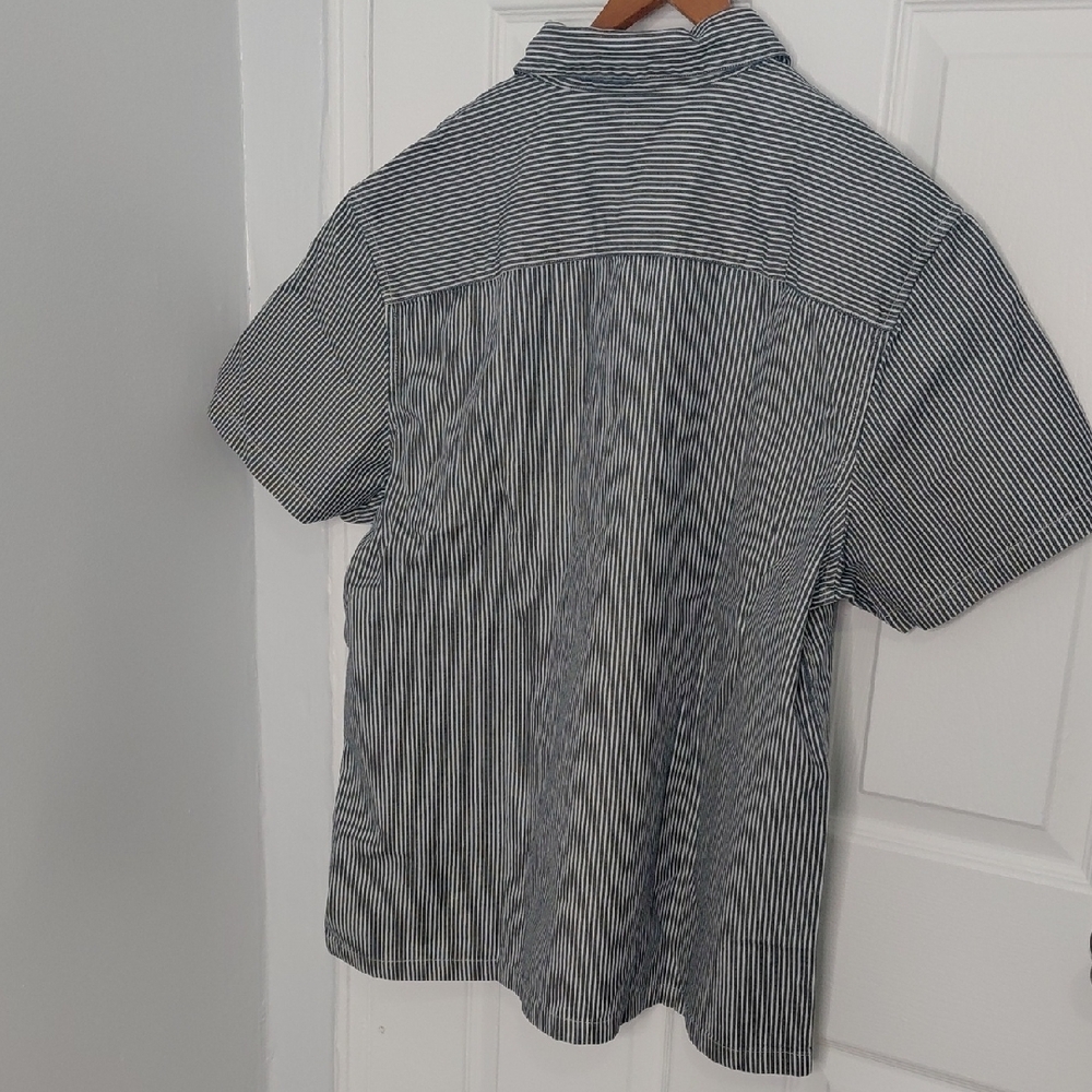 Levi's Blue and White Striped Men's Shirt - Picture 8 of 8